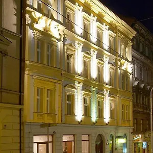 https://hotel-patio-prague.praguehotelsweb.com